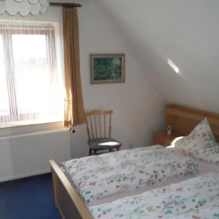 Unterm-reetdach-whg-1-oben-rechts * Borkum